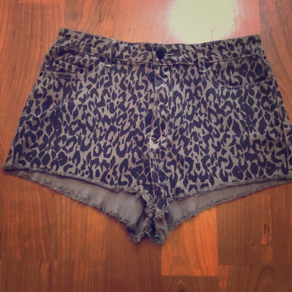 Animal print denim, distressed, cheeky shorts 🐆
